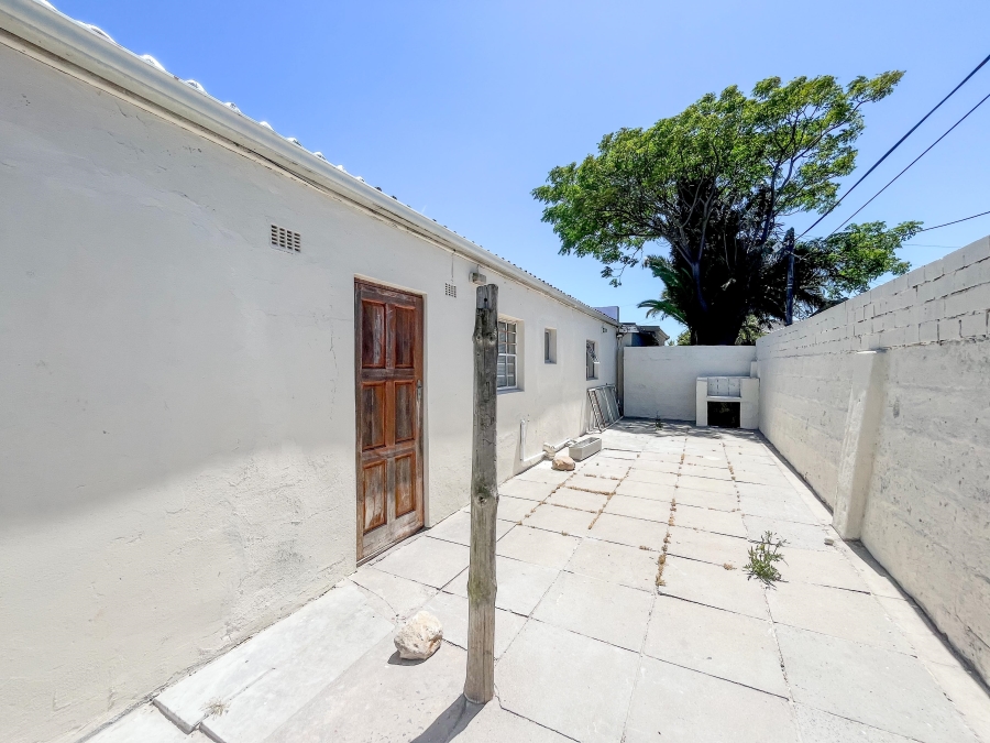 To Let 3 Bedroom Property for Rent in Thornton Western Cape